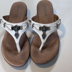 Rialto Women Kismet Braided & Metal Accent Cushioned  Slides Sandals White 7.5